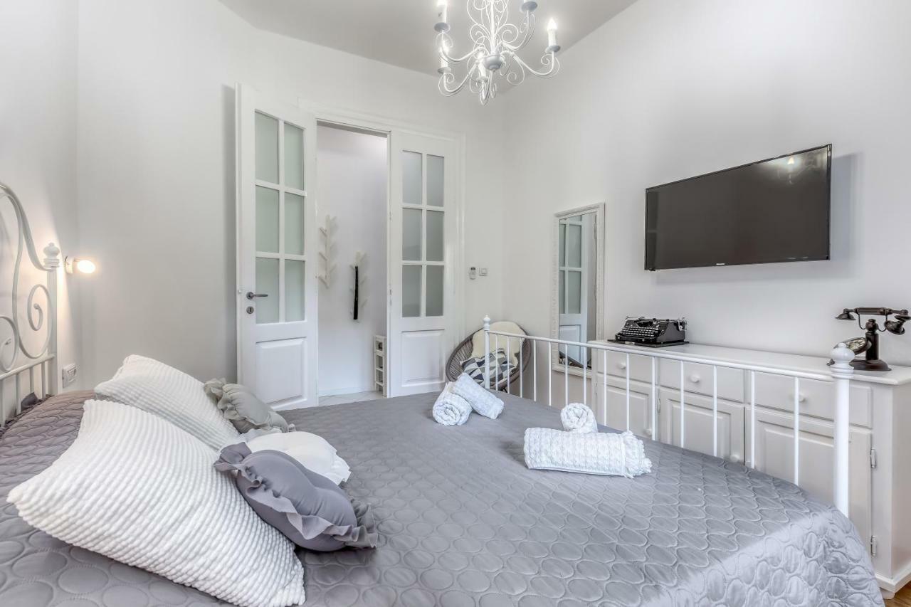 Galerija Apartment Rijeka Ngoại thất bức ảnh